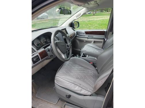 2010 Chrysler Town & Country Touring