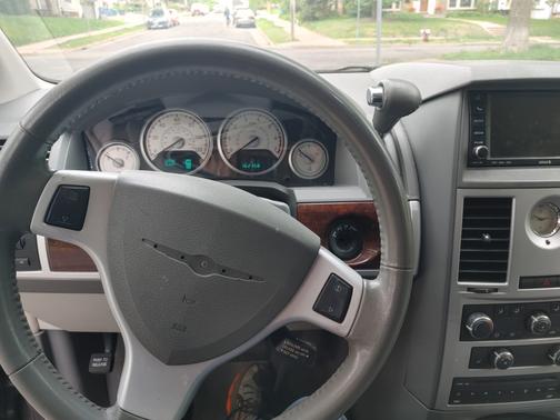 2010 Chrysler Town & Country Touring
