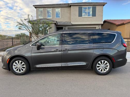 Gray 2017 Chrysler Pacifica Touring-L