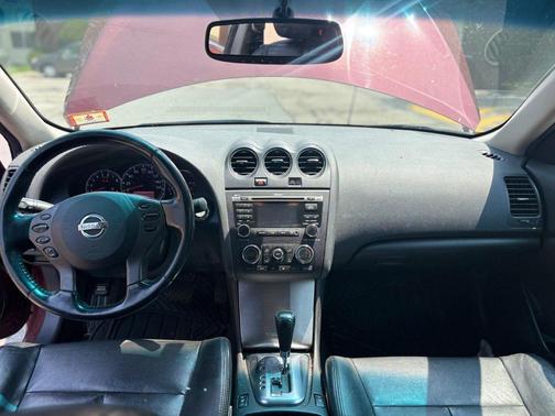 Red 2010 Nissan Altima 2.5 SL