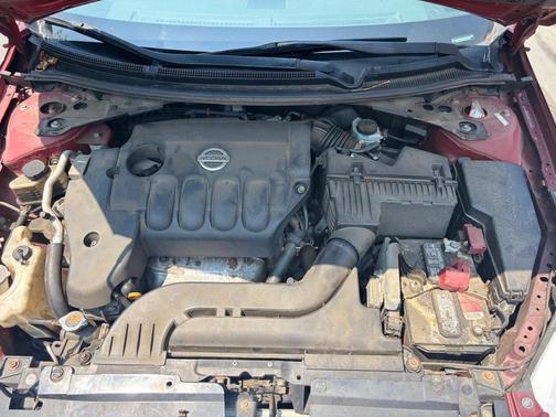 Red 2010 Nissan Altima 2.5 SL