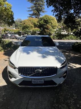 2022 Volvo XC60 B5 Inscription