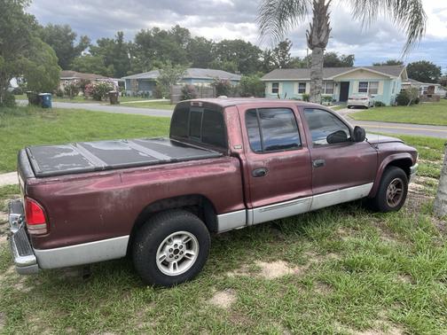 Red 2000 Dodge Dakota SLT