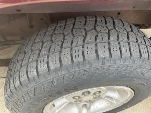 Red 2000 Dodge Dakota SLT