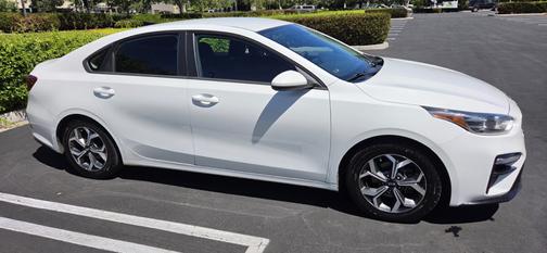 White 2021 Kia Forte LXS
