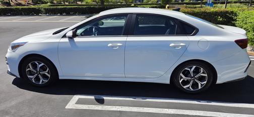 White 2021 Kia Forte LXS