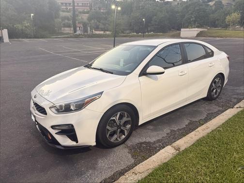 White 2021 Kia Forte LXS