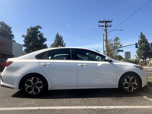 White 2021 Kia Forte LXS