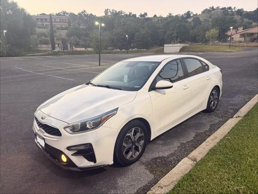 White 2021 Kia Forte LXS