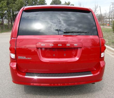 Red 2016 Dodge Grand Caravan AVP/SE