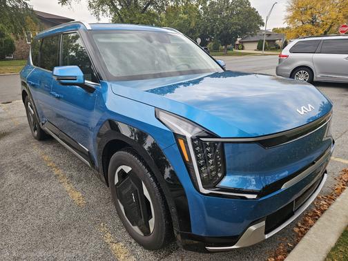 2025 Kia EV9 Land