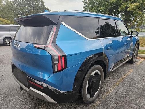 2025 Kia EV9 Land