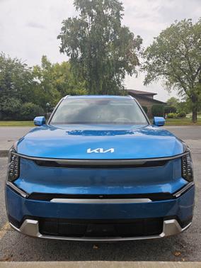 2025 Kia EV9 Land