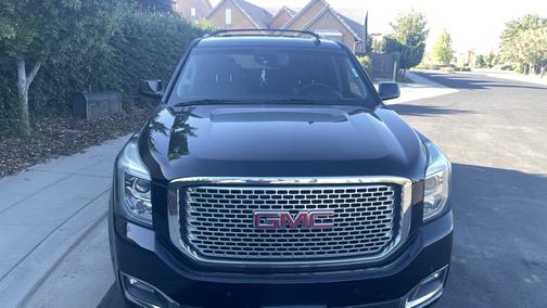 Black 2016 GMC Yukon XL Denali