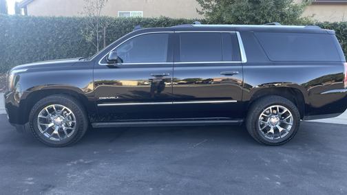 Black 2016 GMC Yukon XL Denali