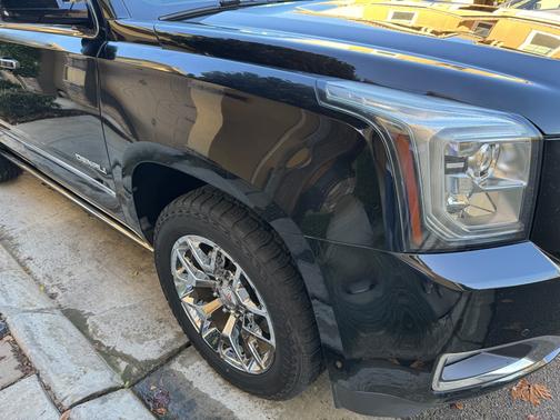 Black 2016 GMC Yukon XL Denali