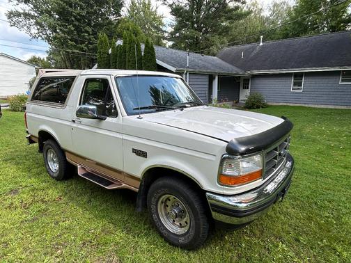 Beige 1995 Ford Bronco Eddie Bauer