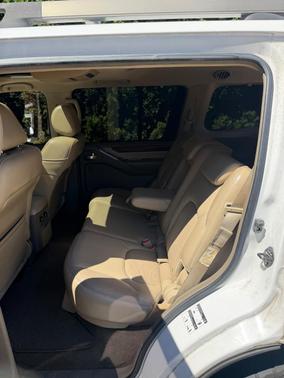White 2008 Nissan Pathfinder LE