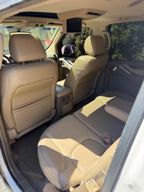 White 2008 Nissan Pathfinder LE