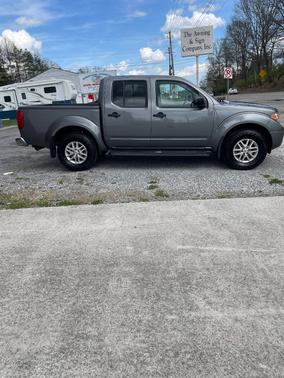 Gray 2019 Nissan Frontier SV