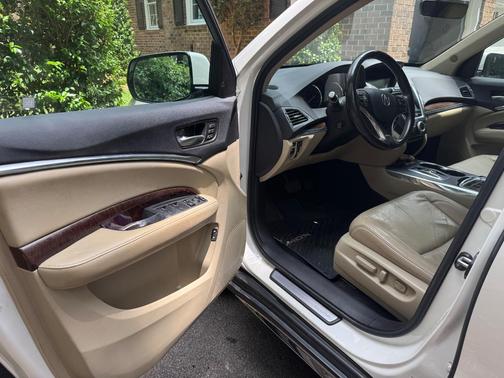 White 2017 Acura MDX 3.5L w/Technology Package