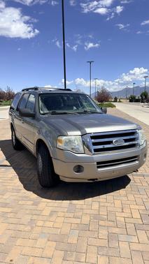 Silver 2009 Ford Expedition XLT