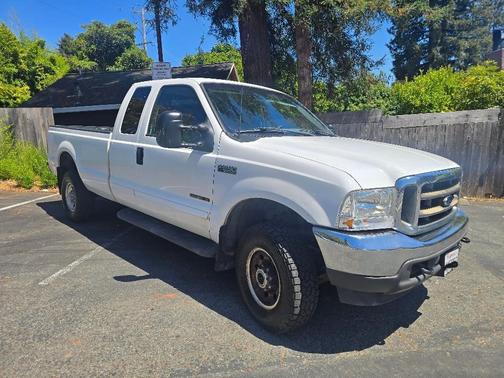 White 2002 Ford F-250 XLT SuperCab Super Duty