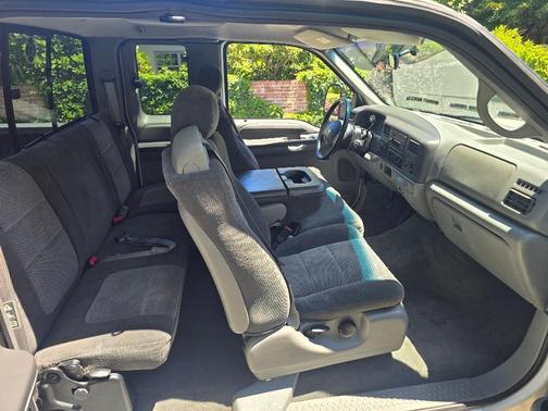 White 2002 Ford F-250 XLT SuperCab Super Duty