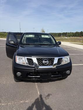 Black 2020 Nissan Frontier SV