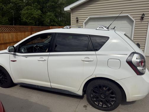 2009 Pontiac Vibe Base