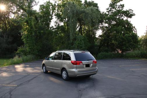 Beige 2004 Toyota Sienna CE
