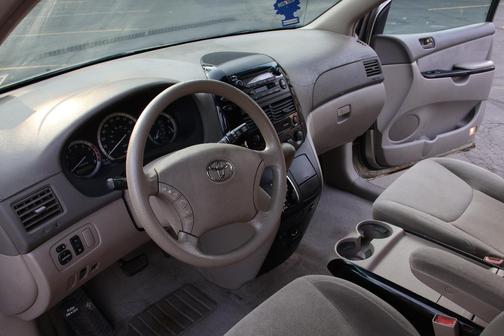 Beige 2004 Toyota Sienna CE