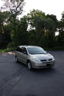 Beige 2004 Toyota Sienna CE