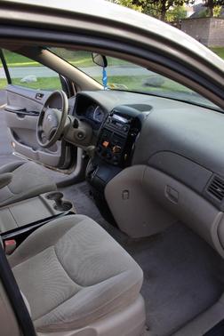 Beige 2004 Toyota Sienna CE