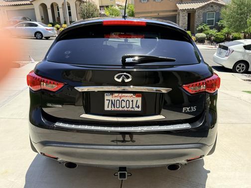 Black 2011 INFINITI FX35 Base