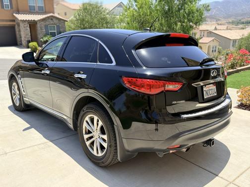 Black 2011 INFINITI FX35 Base