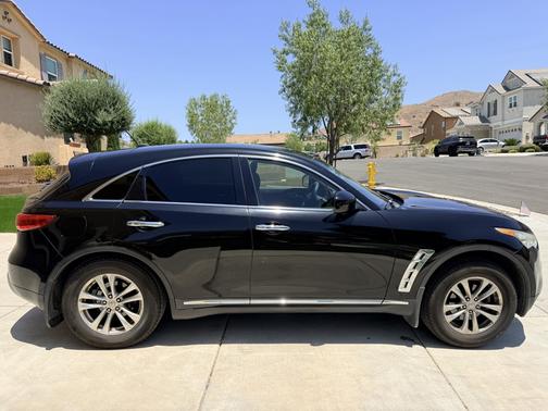 Black 2011 INFINITI FX35 Base