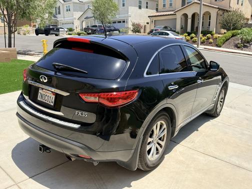 Black 2011 INFINITI FX35 Base