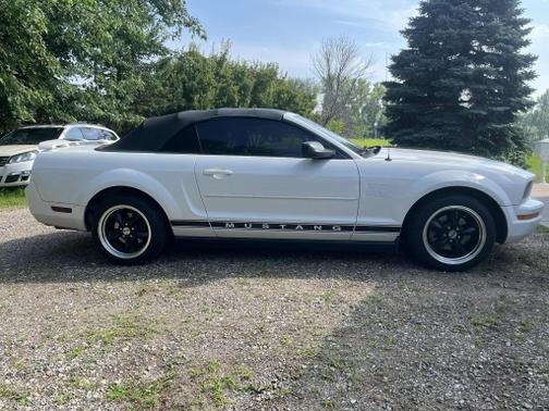 2006 Ford Mustang Base