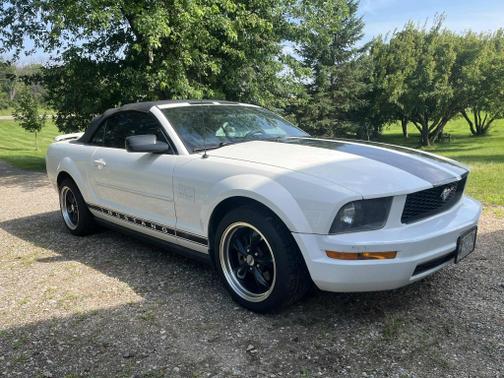 2006 Ford Mustang Base