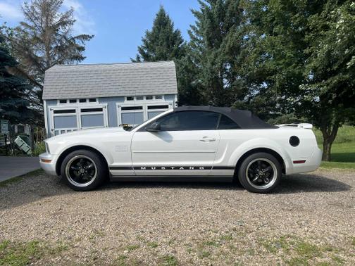 2006 Ford Mustang Base