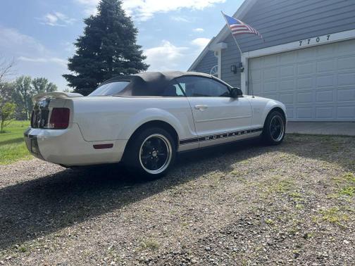 2006 Ford Mustang Base