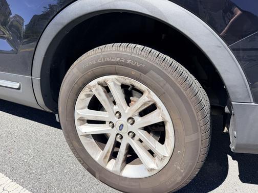 Black 2017 Ford Explorer XLT