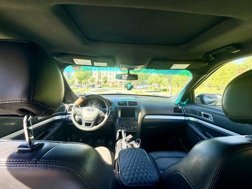 Black 2017 Ford Explorer XLT
