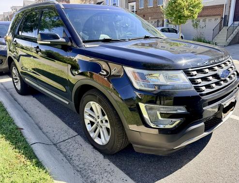 Black 2017 Ford Explorer XLT