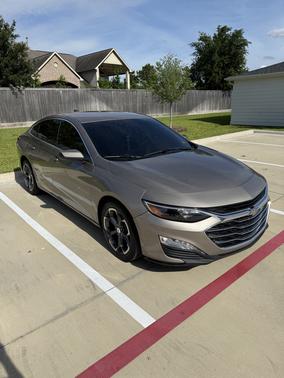 Gold 2022 Chevrolet Malibu LT