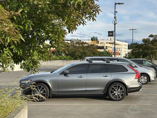 2018 Volvo V90 Cross Country T6