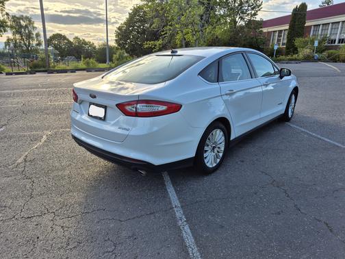 2014 Ford Fusion Hybrid S