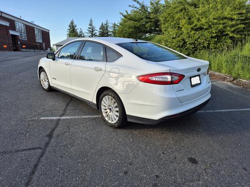 2014 Ford Fusion Hybrid S