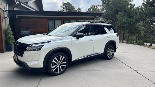 2024 Nissan Pathfinder Platinum